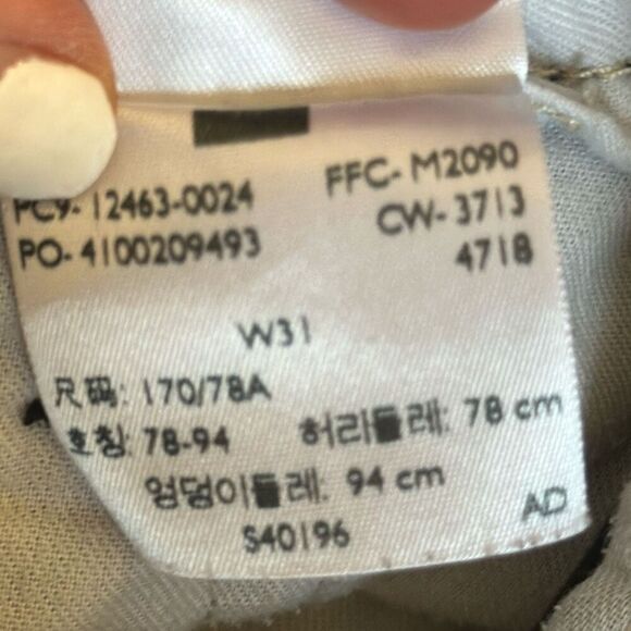 LEVI’S Mens Black Cargo Shorts size 31 White Tab - Picture 10 of 10